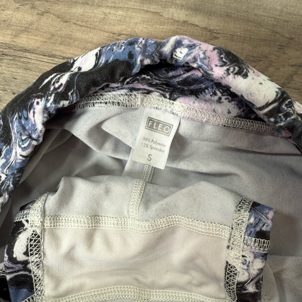 Fleo Shorts - Picture 3 of 3